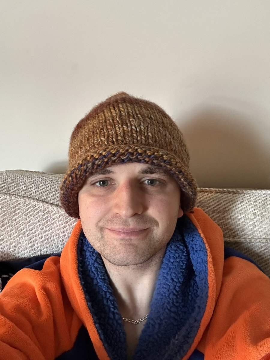 pseudo_aj's tweet photo. Decided earlier on in the year to attempt to knit myself a hat. 🧶🎩

Finally finished it, and just in time for autumn! 🍁🍂🍁 https://t.co/0VKy4RhvSK
