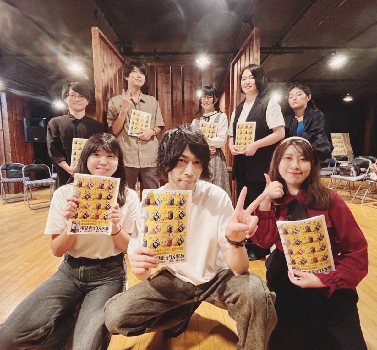 midoriiro_49's tweet photo. 💫電話ボックス家族📞  🎉千秋楽🎉
3日間の公演、ご来場くださった皆様本当にありがとうございます！！

今回アイナ役を演じましたが、母時代・JK時代との演じ分け、やりがいがありとても楽しい公演でした
因みに何か食べてるシーン…本当に食べてたんです😋

座組の皆様、素敵な時間をありがとう！！ https://t.co/gLUNPGQSgJ