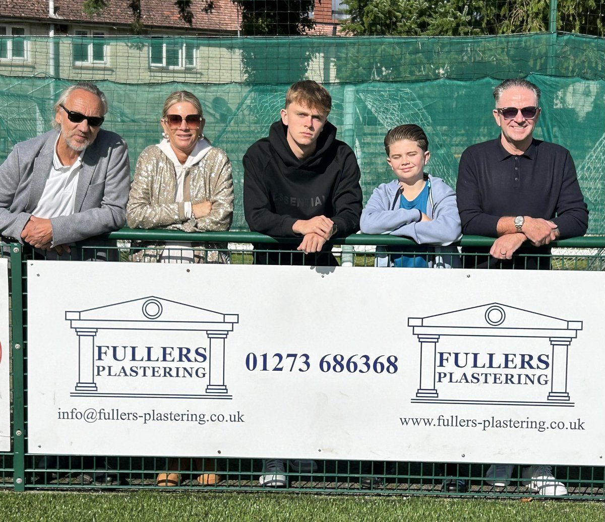 SteyningTown's tweet photo. The match sponsors and chairman are in. KO is minutes away @fullersplaster https://t.co/XdqEsDNZqm