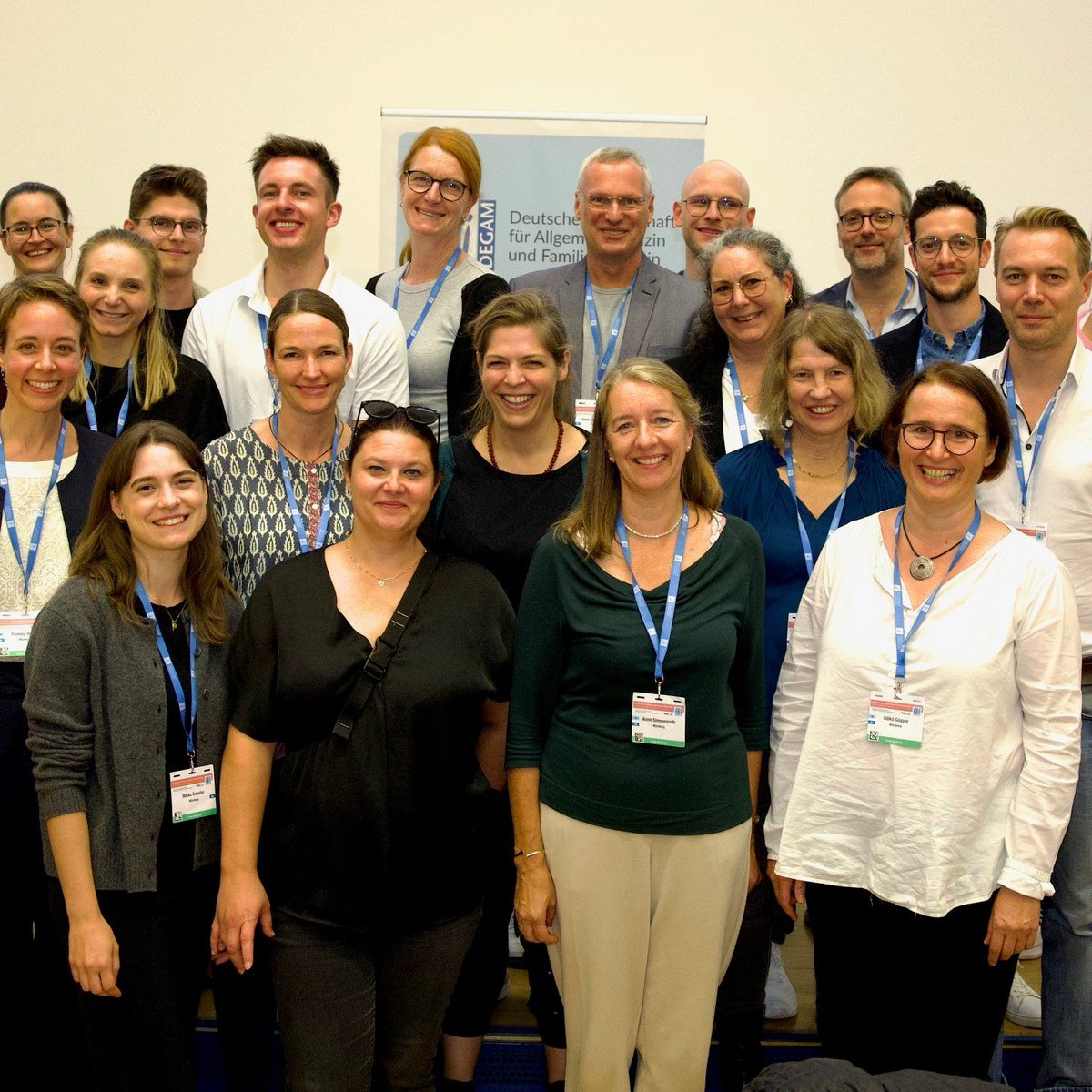 Der #DEGAM2024 geht zu Ende... Ihr, liebes Team des Instituts für #Allgemeinmedizin am <a href="/Uniklinikum_Wue/">Universitätsklinikum Würzburg</a> habt einen beeindruckenen Kongress ausgerichtet - und dabei Rekorde geknackt. Vielen Dank, v.a. an Prof. Ildikó Gágyor und Prof. Anne Simmenroth als Kongresspräsidentinnen!