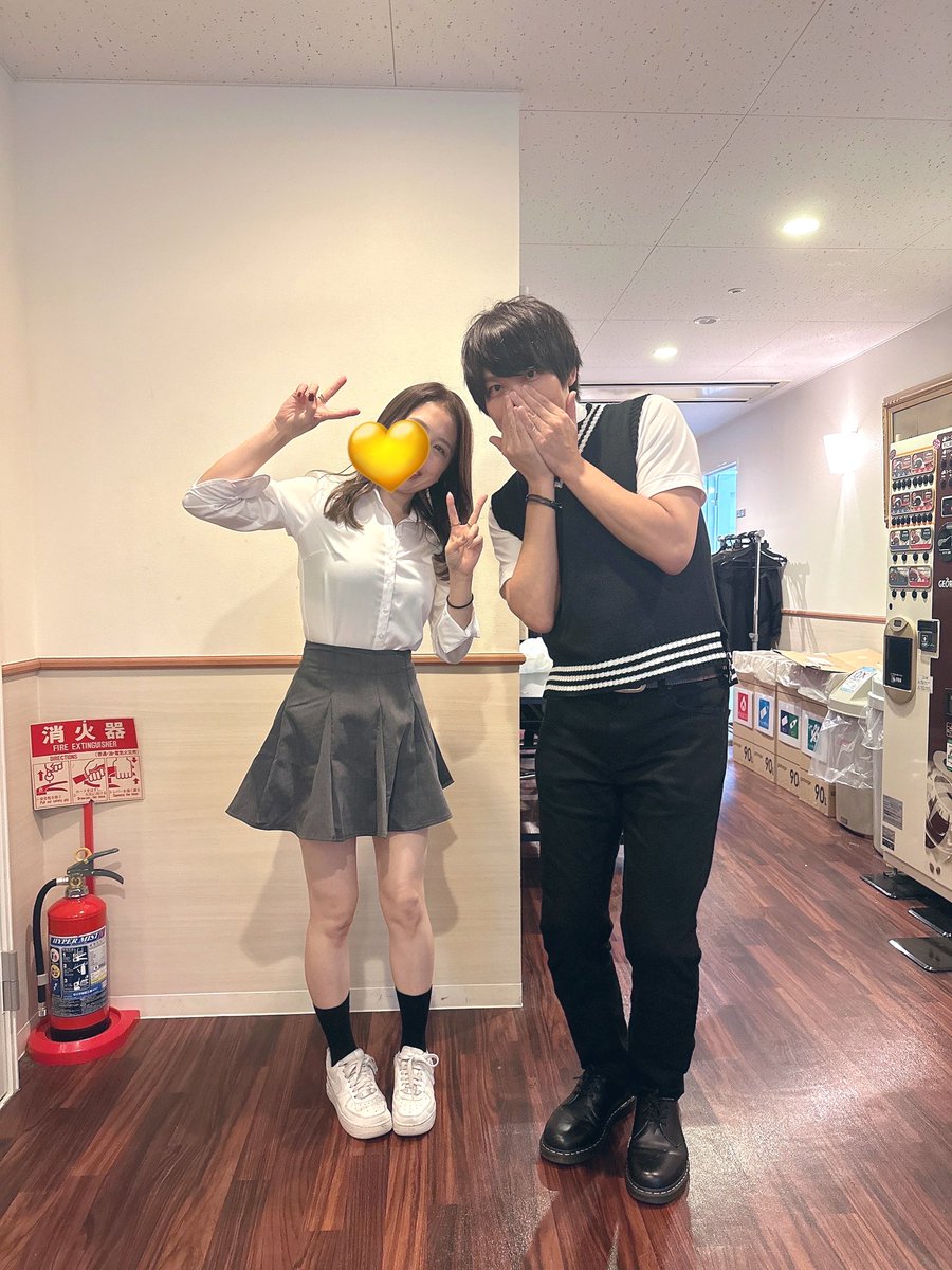 Emmaaa_2525's tweet photo. ちなみに今日のハイライトは
バレリーコで制服コーデした事です。

純情少女のつもりが
純情のカケラもない
ガチガチのギャルでした。

ありがとうございました😭🫰 https://t.co/HMP4B7HtUg