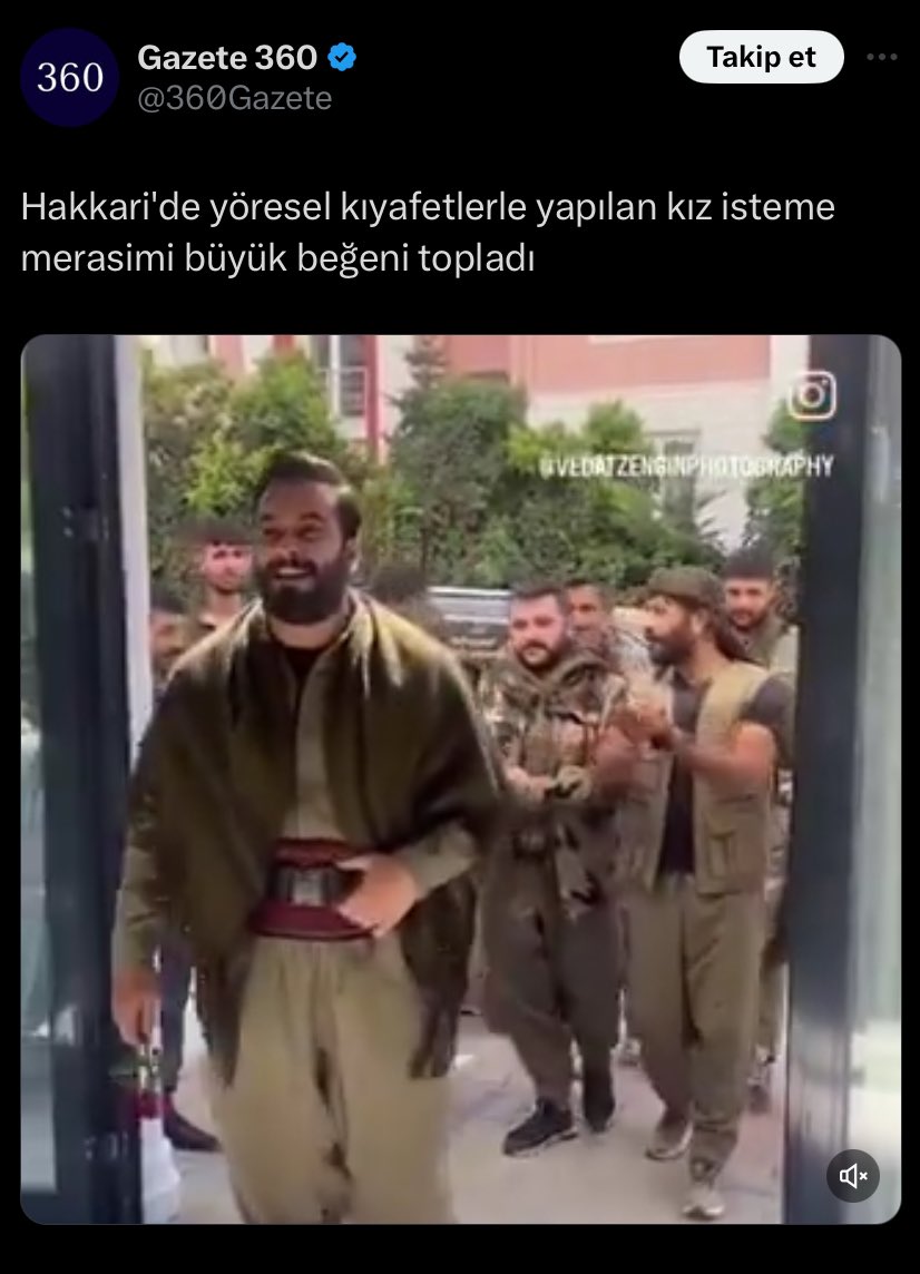 Ahmet Cem ERSEVER, Kürtler PKK ve Abdullah Öcalan isimli kitabında;

PKK ilk kutulduğu dönem halk karakollara geliyor; Dağlarda ACAYİP GİYİMLİ, ellerinde harita, kitap sırtında çanta olan adamlar geziyor bunlar normal eşkıyaya benzemiyor” diye ihbarlarda bulunuyorlardı.. Diyor ++