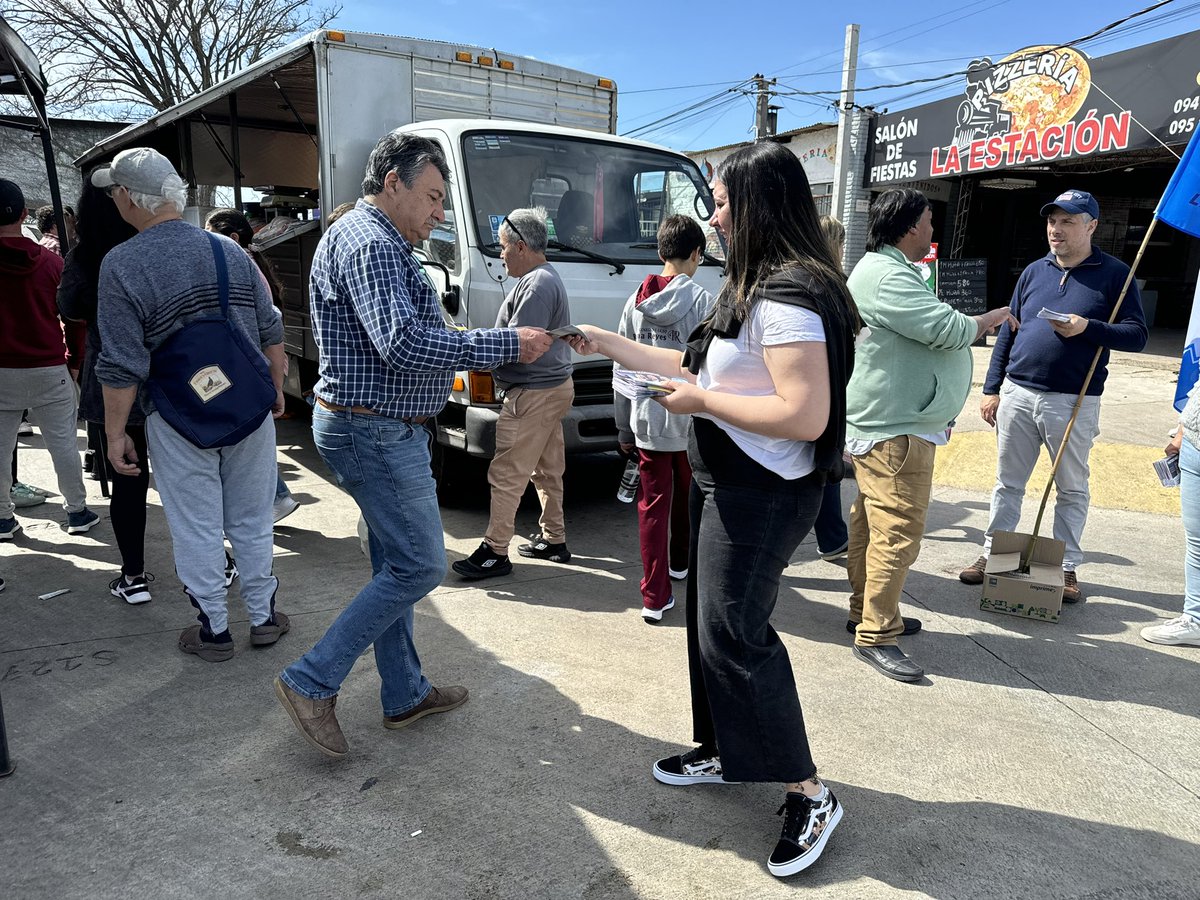 CamilaOlivo_'s tweet photo. Ya estamos en la feria de manga entregando nuestra lista 404 !!!

#ReelegíUnBuenGobierno

EL CORAZÓN DEL GOBIERNO! https://t.co/rz7mqFXmsc