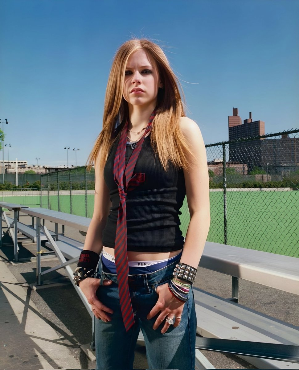 JUN_av___080's tweet image. Which tie do you prefer?🤘🖤
@AvrilLavigne