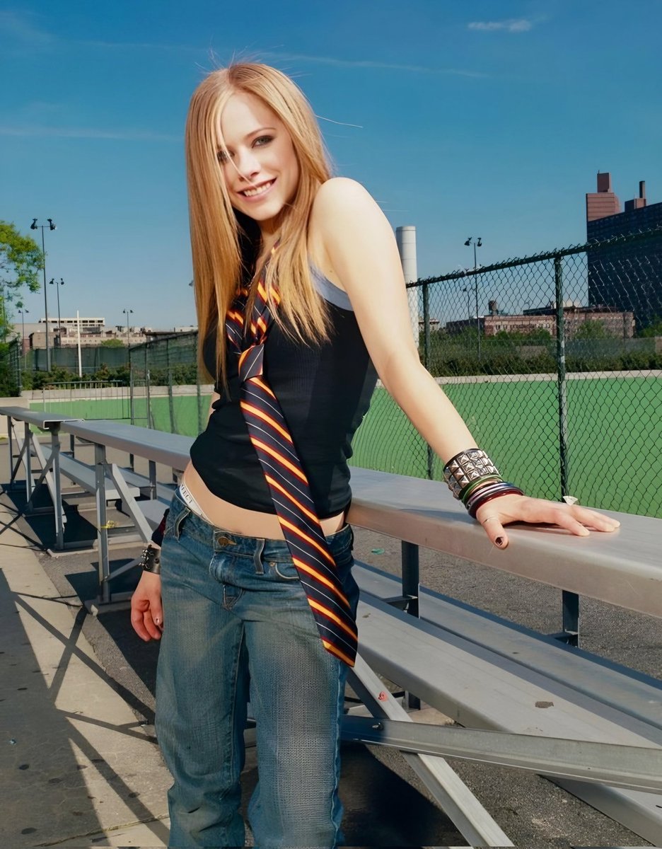 JUN_av___080's tweet image. Which tie do you prefer?🤘🖤
@AvrilLavigne