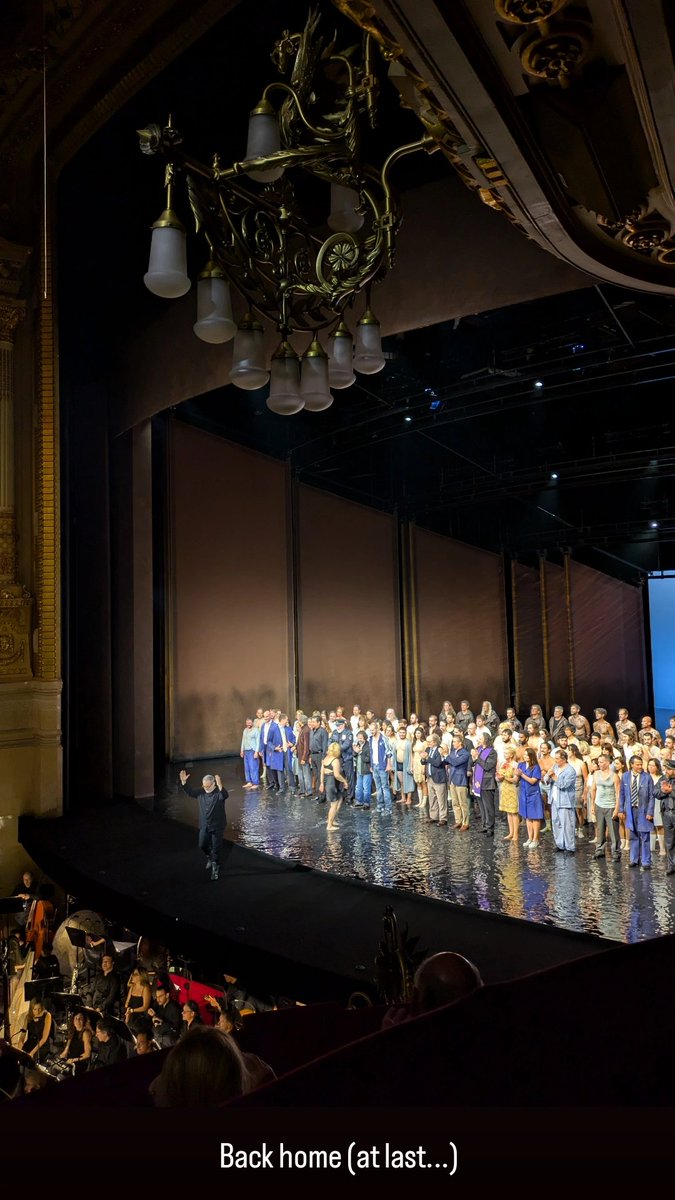 vilari_ferran's tweet image. Esplèndid inici de temporada al @Liceu_cat amb la nova prod. d'Àlex Ollé de #LadyMacbethMtsensk, amb marcada càrrega simbòlica, però perfectament fidel al naturalisme del llibret, i sempre cuidada estèticament. Impressionant treball interpretatiu d'@AngelesBlancas_. Bravi.