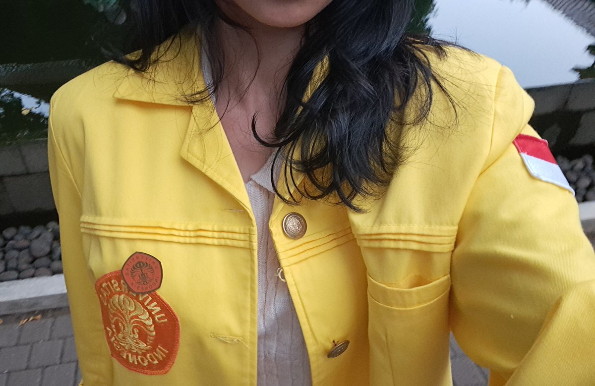 majestels's tweet photo. manifesting kuliah di kampus jingga a.k.a fisip ui trs nanti kerjaannya ke lawson atauga ke takor buat makan geprek trs nongkrong di tokjurnya anak kom/krim/kesos atau apalah itu trus lulus summa cumlaude kayak kak orel. krim krim krim!!!! 🧡🧡 https://t.co/8PClzKieTM