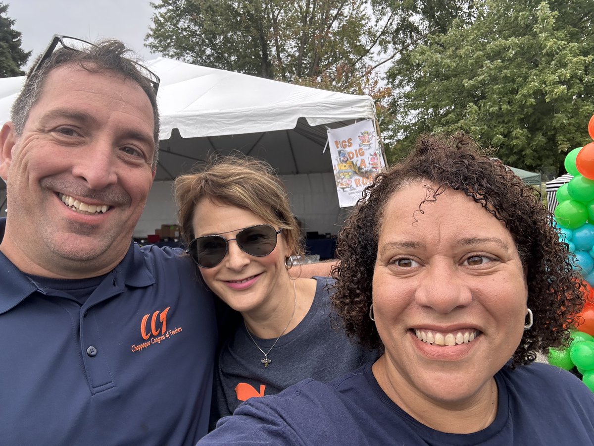 rebell_library's tweet photo. Be sure to stop by the Chappaqua Book Festival today 10-4. So happy to see familiar faces setting up this morning and some gorgeous flowers at the Farmers’ Market! More to come this afternoon…. https://t.co/6mh2rfCMED