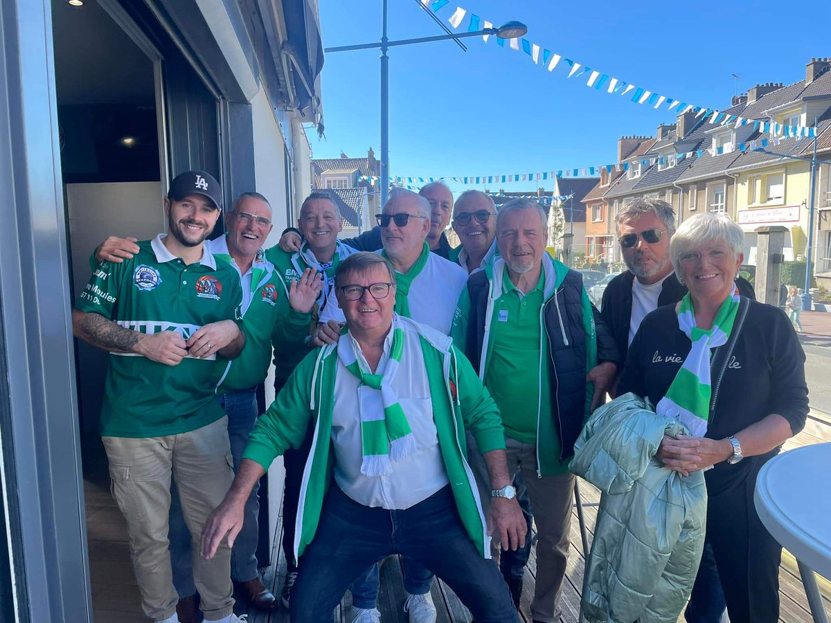 ESSMbasket's tweet photo. 🚌 𝐸𝑡 𝑝𝑒𝑛𝑑𝑎𝑛𝑡 𝑐𝑒 𝑡𝑒𝑚𝑝𝑠 𝑙𝑎̀, 𝑫𝑬𝑼𝑿 𝑏𝑢𝑠 𝑑𝑒 𝑠𝑢𝑝𝑝𝑜𝑟𝑡𝑒𝑟𝑠 𝑠𝑜𝑛𝑡 𝑠𝑢𝑟 𝑙𝑎 𝑟𝑜𝑢𝑡𝑒 𝑑𝑒 𝑁𝑎𝑛𝑡𝑒𝑟𝑟𝑒 𝑎𝑓𝑖𝑛 𝑑'𝑒𝑛𝑐𝑜𝑢𝑟𝑎𝑔𝑒𝑟 𝑙𝑒𝑠 𝑠𝑡𝑒𝑙𝑙𝑖𝑠𝑡𝑒𝑠 💚🤍 https://t.co/67YqwJ6aUu