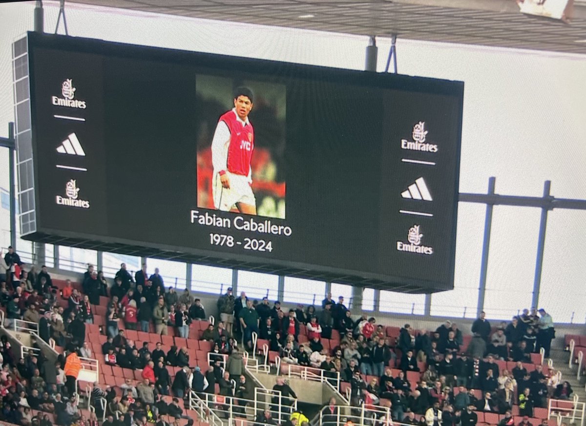 ParaguayArsenal's tweet photo. Homenaje en el Emirates Stadium para Fabián “Tyson” Caballero. 🙏🤍 https://t.co/7Av7U50uF8