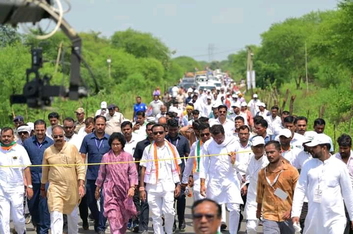 KavitapranMla's tweet photo. ये छत्तीसगढ़ के स्वाभिमान की यात्रा है
हर प्रदेश वासियों के न्याय की यात्रा है।

छत्तीसगढ़ न्याय यात्रा 🇮🇳
न्याय का हक, मिलने तक

#छत्तीसगढ़_न्याय_यात्रा #दूसरा_दिन 
@DeepakBaijINC @bhupeshbaghel @DrCharandas @TS_SinghDeo https://t.co/Dpf0AV0IjV