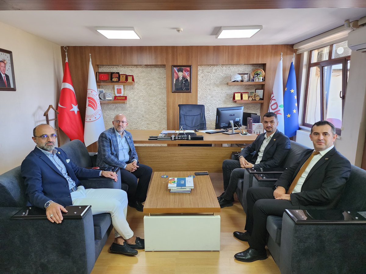 mesutyldrn's tweet photo. Milletvekillerimiz Sayın Prof. Dr. Adem KORKMAZ, Sayın Mustafa OĞUZ ile İl Başkanımız Sayın Mustafa ÖZBOYACI, Proje tesliminin son gününde heyecanımıza ortak olarak proje teslimlerini beraber gerçekleştirdik.

#TKDK #Burdur #IPARD https://t.co/5H0ah1vlDW