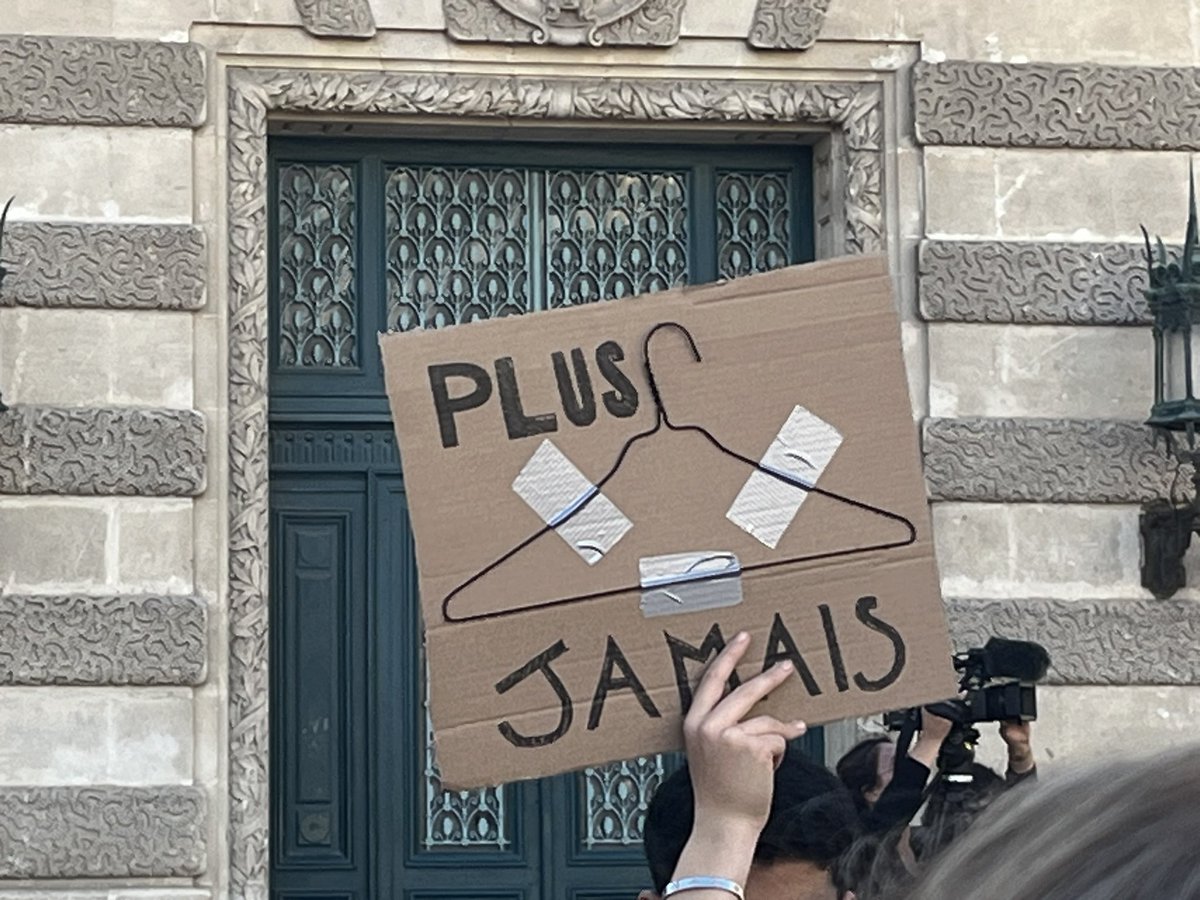 NathalieOziol's tweet photo. 🟣 La constitutionnalisation de l’avortement en France a été une première étape dans la protection de ce droit. Mais la lutte continue:

❌ pour la suppression de la double clause de conscience (en Italie 7 gynécologues sur 10 ont refusé de pratiquer une IVG en 2019 à cause de cette clause)

🏥 contre la fermeture de centres IVG (tels que la maternité de Ganges dans l’Hérault) 

📝 pour l’inscription du droit à l’avortement dans la charte des droits fondamentaux de l’Union Européenne