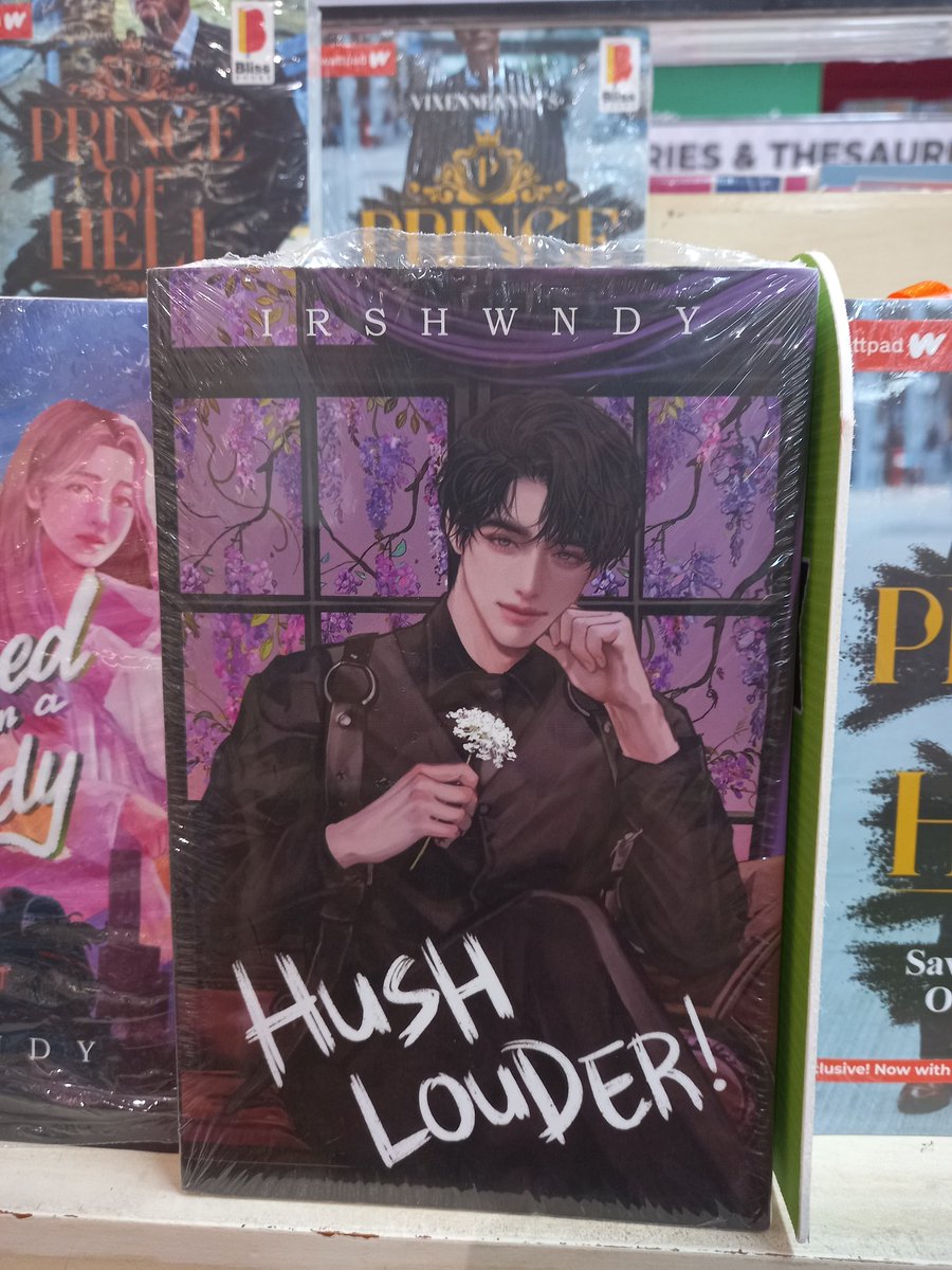 celinexv_'s tweet photo. I saw this kanina sa SM Tarlac City!!
@irshwndy 

the excitement the i got when i saw ms. irshwndy books AAAAHHHHH
#Trappedinacandy #HushLouder https://t.co/EX2Q8Yfhk8