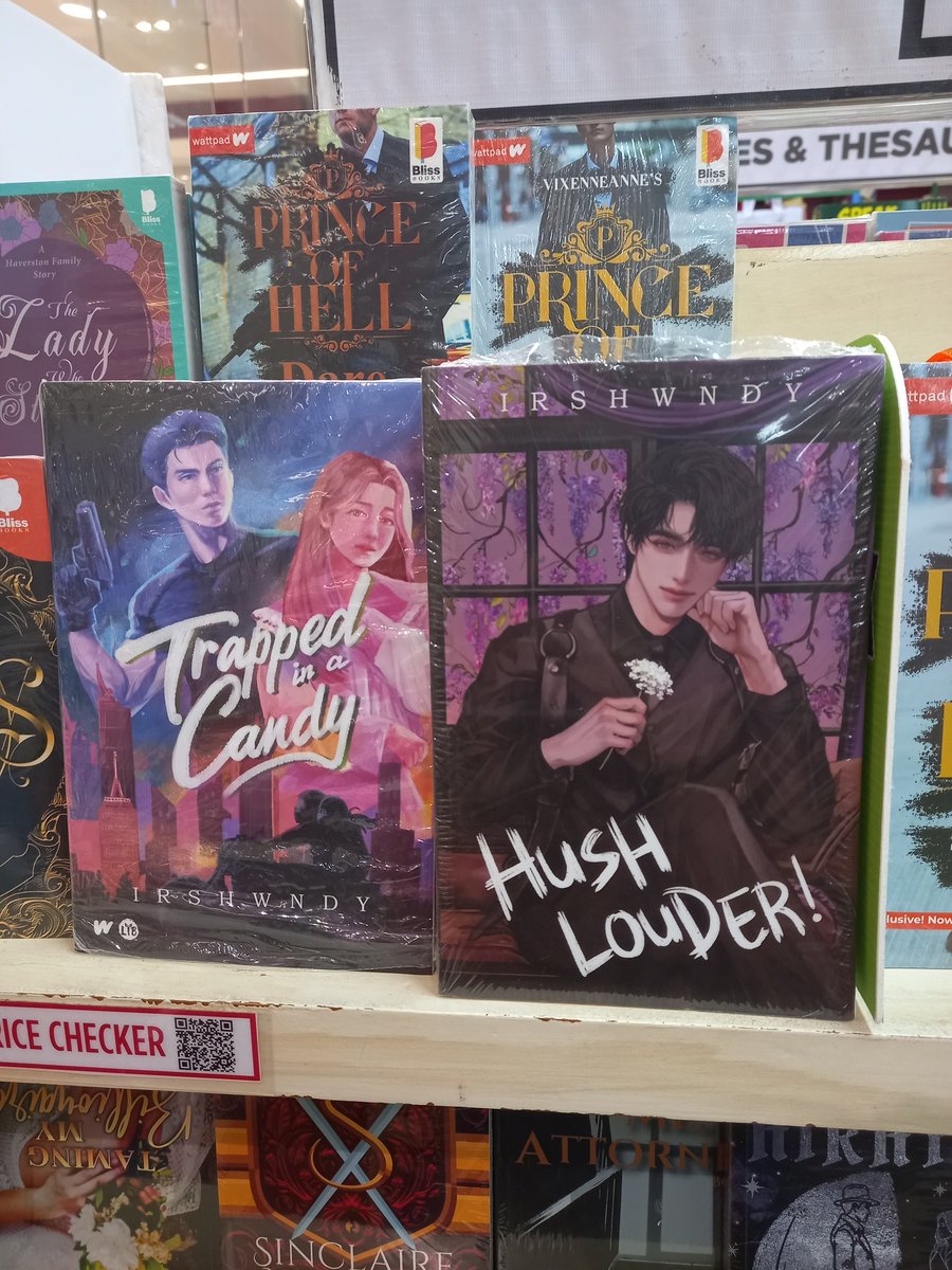 celinexv_'s tweet photo. I saw this kanina sa SM Tarlac City!!
@irshwndy 

the excitement the i got when i saw ms. irshwndy books AAAAHHHHH
#Trappedinacandy #HushLouder https://t.co/EX2Q8Yfhk8