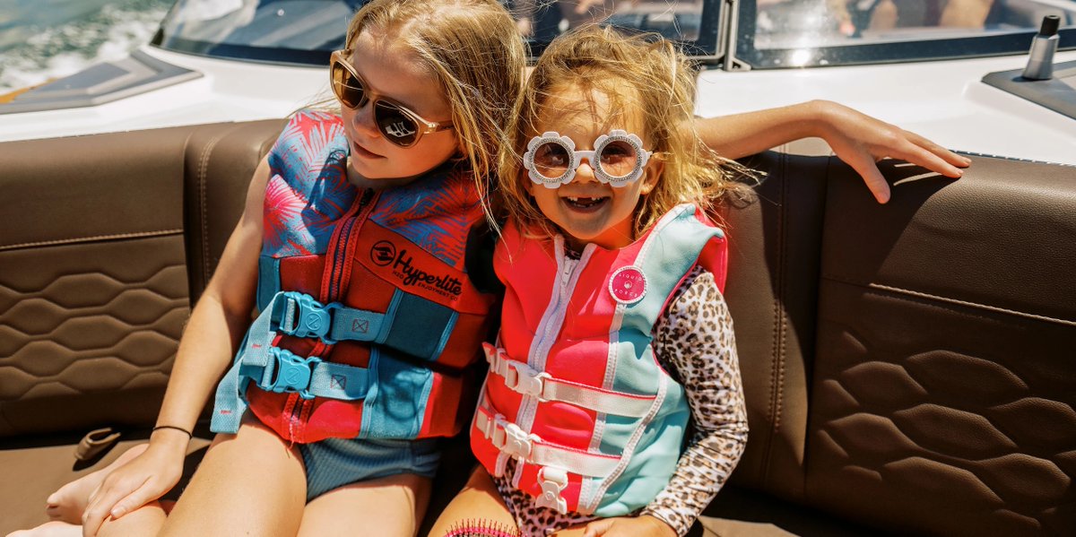 NauticalBC_Knox's tweet image. Grab a friend and let’s hit the lake! There’s nothing like a day on the water to create memories and enjoy good company. Who’s in? 🌞🌊 #BaotLifeWithoutLimits #BestieBoating #NauticalBoatClubKnoxville
