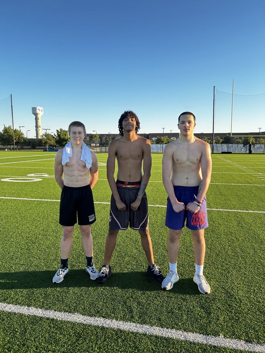 PCnowisthetime's tweet photo. Elite EFFORT!! Stars of the Week 🌟 🌟 🌟 These young men lead the way this week. Be Bold!! @BN_Hoops 

Samuel Stueart
Brayden Alward
Aaryn Douglas https://t.co/uGpV7BfXtV