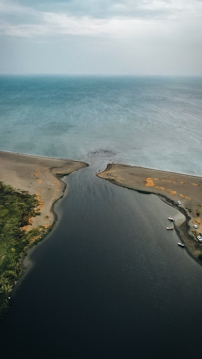 📌 Asi Nehri (Orontes ), Lübnan’daki Bekaa Vadisi’nin doğu kısmından doğar ve Türkiye’nin Hatay ilinden Akdeniz’e dökülür.Çekmiş olduğum görüntü Asi Nehri’nin,Akdeniz’e kavuştuğu yerdir.

📍Meydanköy/Samandağ
📸 <a href="/yldrmfatih13/">Fatih YILDIRIM</a>