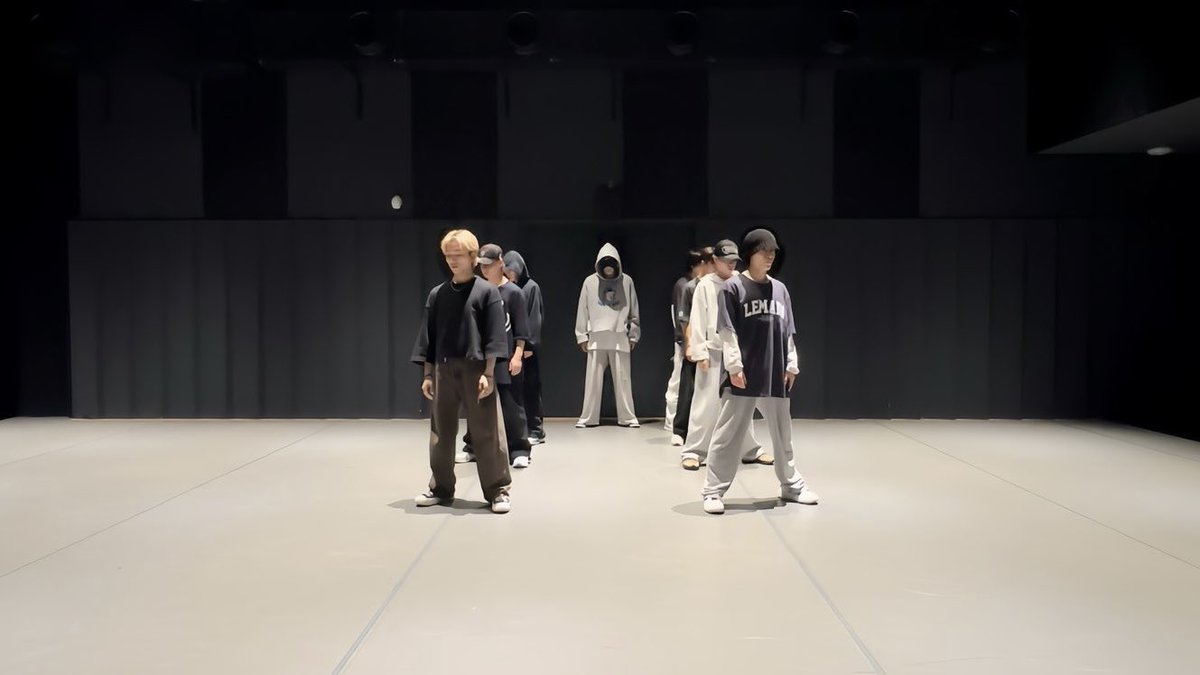 【拡散希望】
びっくりするくらいダンス揃ってる
ボーイズグループ見つけました
しかもこれ恐ろしいのが自曲ではなくカバーで
ファーストテイクというところ、、見つけて世界

youtu.be/BI2IzIq--Lc