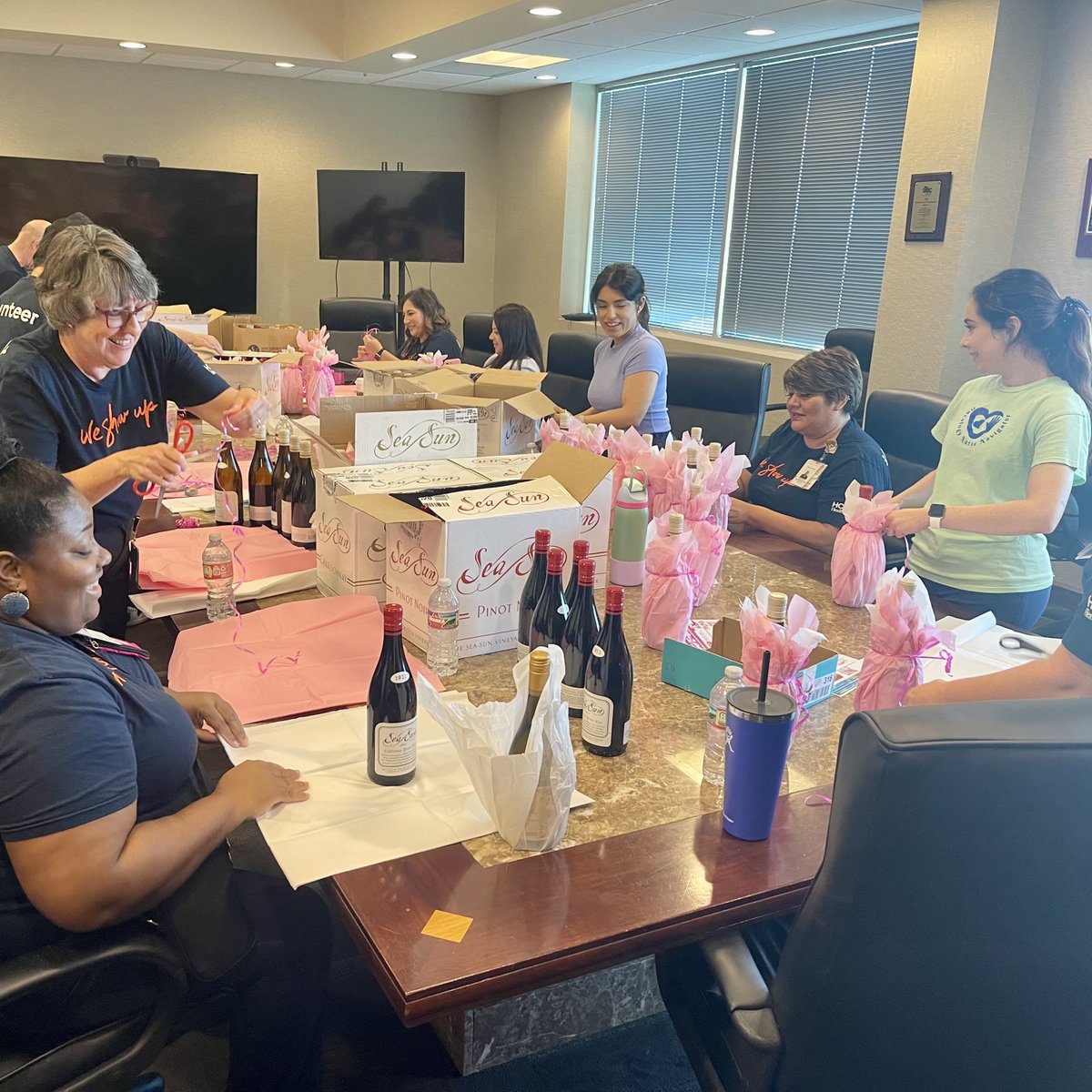 ThrivewellSa's tweet image. Big thanks to the amazing volunteers from Methodist Hospital for helping us get ready for the Pink Party! 💖 October 7th, here we come! 🗓 #WIMLPinkParty #ThriveWellSA #winepull #silentauction #pinkmarket