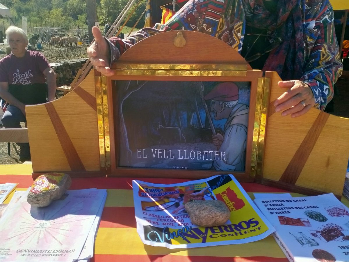CasalConflent's tweet photo. A la festa de la Regió hi som tots! #CatalunyaNord Gràcies aquips dels  #Pallagos, #Pardalets #Desmanyacs #Nyerros #Batukagralla #TerradelSol i #Kamishibais del @CasalConflent @ElsPallagos @AteneusCat @binomi11 @CarmeOrtoll @eduardcirera @ElsMiquelets @CasalsiAteneus @AnnaSimo https://t.co/8O77nOsrGK