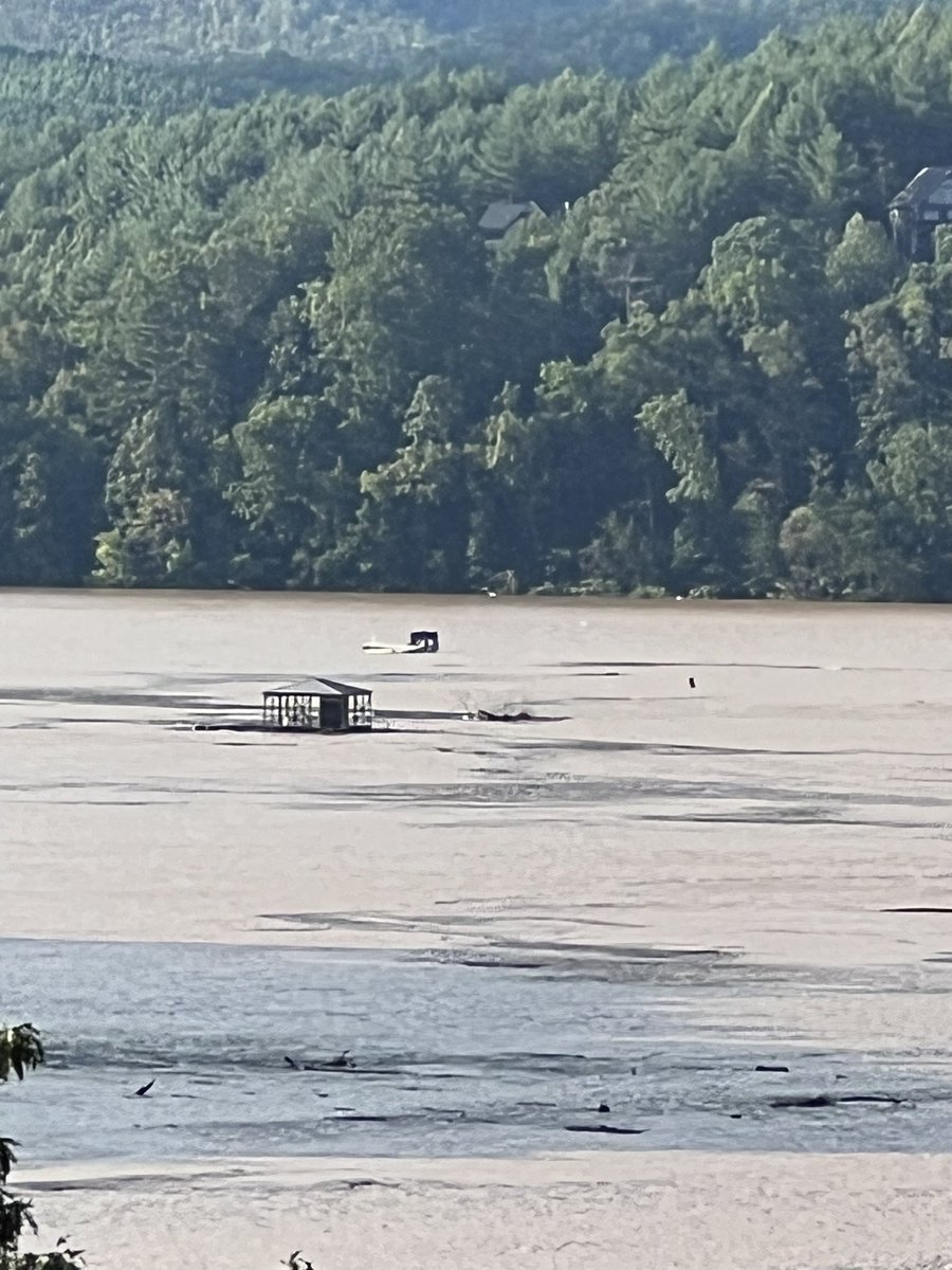 MichaelMish's tweet photo. @elonmusk Thank you for creating @Starlink. Helene destroyed the Asheville area, cell carriers are down and I never lost connection. https://t.co/64KT5sWaXb