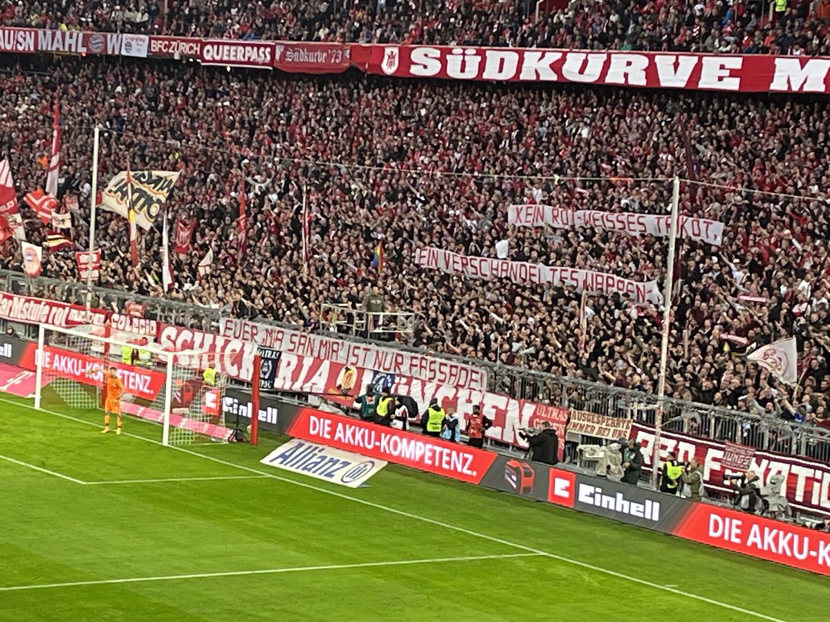 Münchner #Südkurve hat Spaß am Wiesn-Trikot. Nicht. #FCBB04