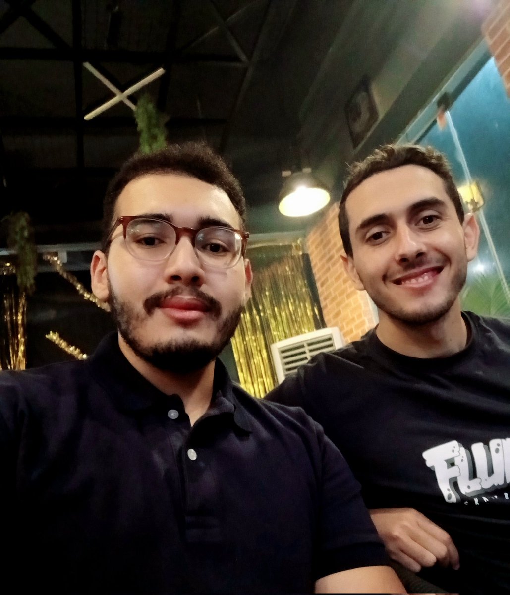 عاوز أحكي عن حاجة من باب رد المعروف لأهله 
اللي في الصورة دا سبب نجاحي في Step1 بعد توفيق ربنا
صديقي وأخويا محمد الحسيني 
قبل ما أبدء تحضير كلمته
 هو كان نجح فيها قبل فاينال سنة خامسة بتاعنا 
وقولتله عاوز أتكلم معاك بخصوص المعادلة شوية لو وقتك فاضي_ مكنتش أعرف كتير عنها_
قالي