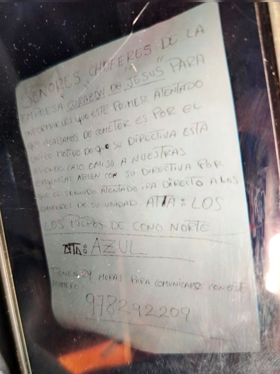 chira_fernandez's tweet image. Al día siguiente. Mientras los transportistas lloraban por la perdida. A  sus números de WhatsApp llegaron un mensaje de terror. "Los pulpos del norte" se adjudicaron el incendio.