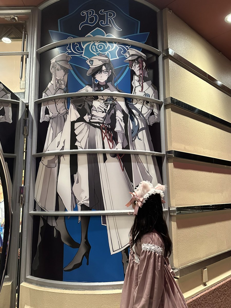 ZYYG10's tweet photo. ユニバ！！下の子のリクエストの白ゾンビちゃんに会えた！1日目はゾンビメインで、明日は朝から遊ぶのメイン！！白ゾンビちゃん可愛すぎた♡
下の子キャストさんに「お人形さんみたいに可愛い！」ってコスプレ言われて照れて可愛かったな🤣 https://t.co/FaPWiHnaiy