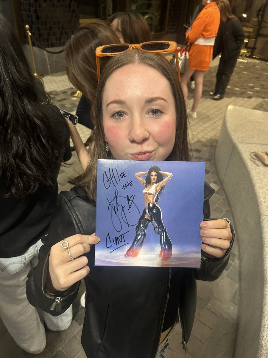 chlo ★🦋 tweet media