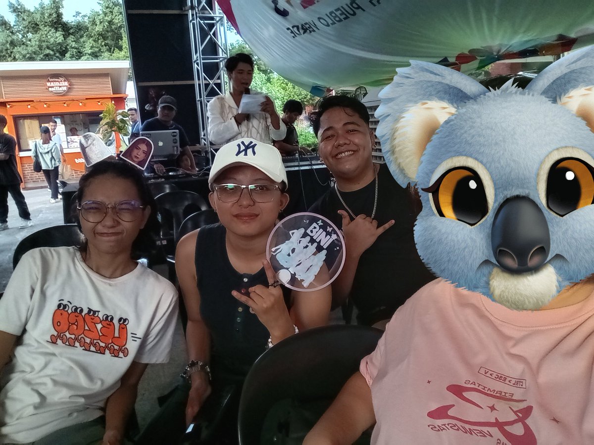 ArkiGwen_'s tweet photo. Daming freebiess omg.
Worth it being the first to register and met new friends din😍.

This is such a memorable first event as a baby Bloom. 
HAPPY BLOOM HEART

#TOPVBiniFanFest
#TheOutlets
#TheOutletsatPuebloVerde https://t.co/AYH1iz5jnt