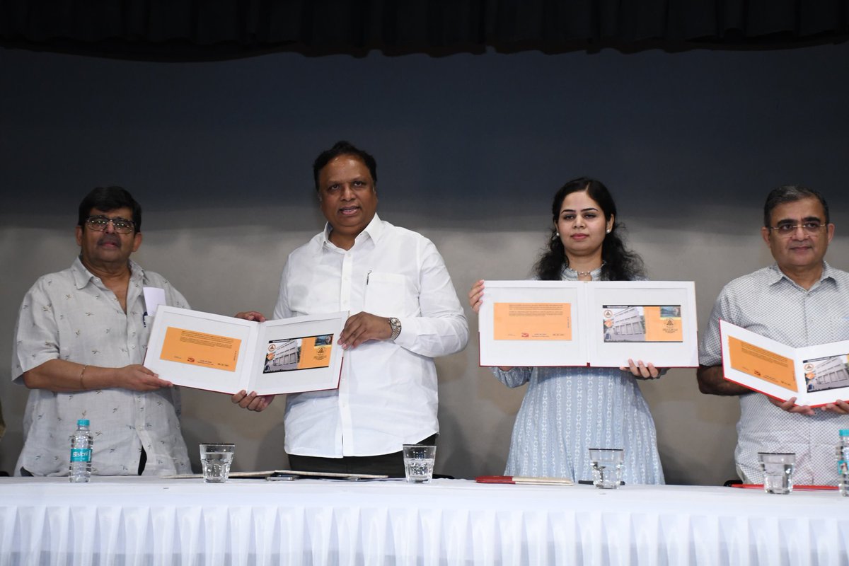 cpmgmaharashtra's tweet photo. Maharashtra Postal Circle released Special Covers commemorating Gujarat Research Society’s, 44 years of Jasudben ML School and 45 years of Bloomingdales Pre-Primary School. 

@airnewsalerts @DDNewslive @IndiaPostOffice @PIB_India @PIBMumbai https://t.co/Ov0SrbAf5T