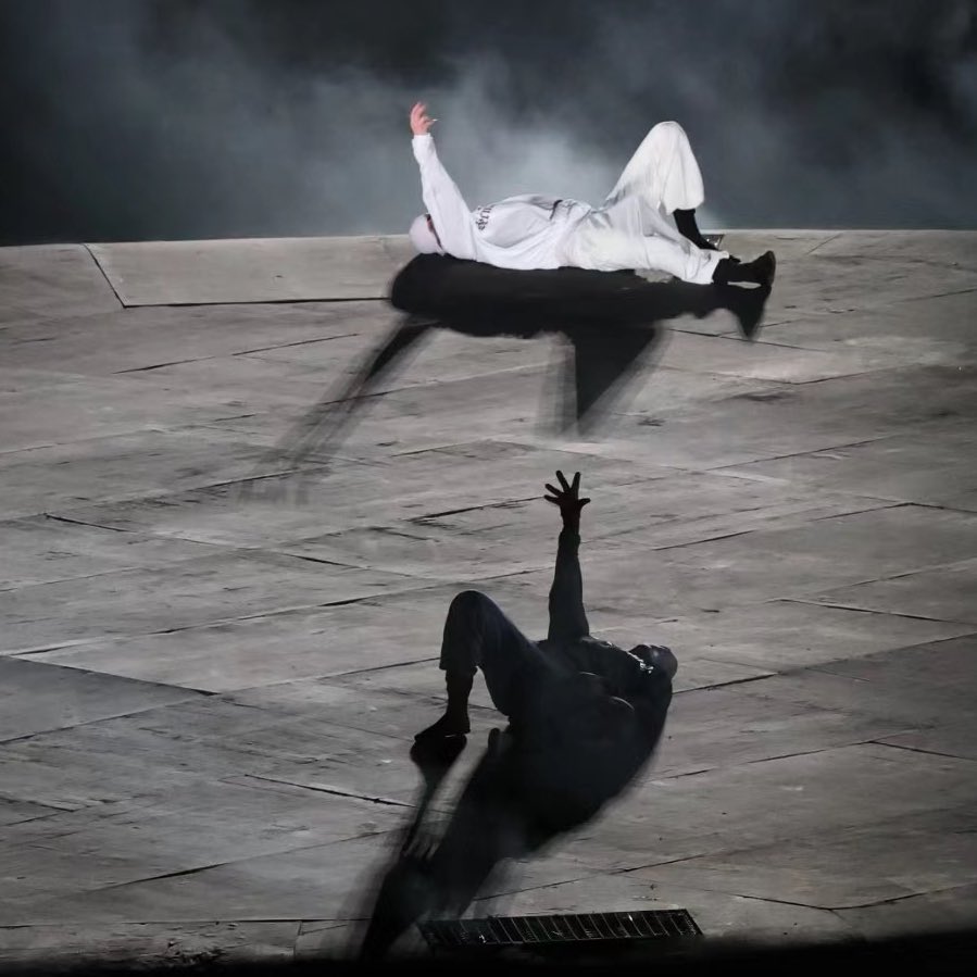 yefanatics's tweet photo. My favorite pic of this year. https://t.co/vGXTOrk60C