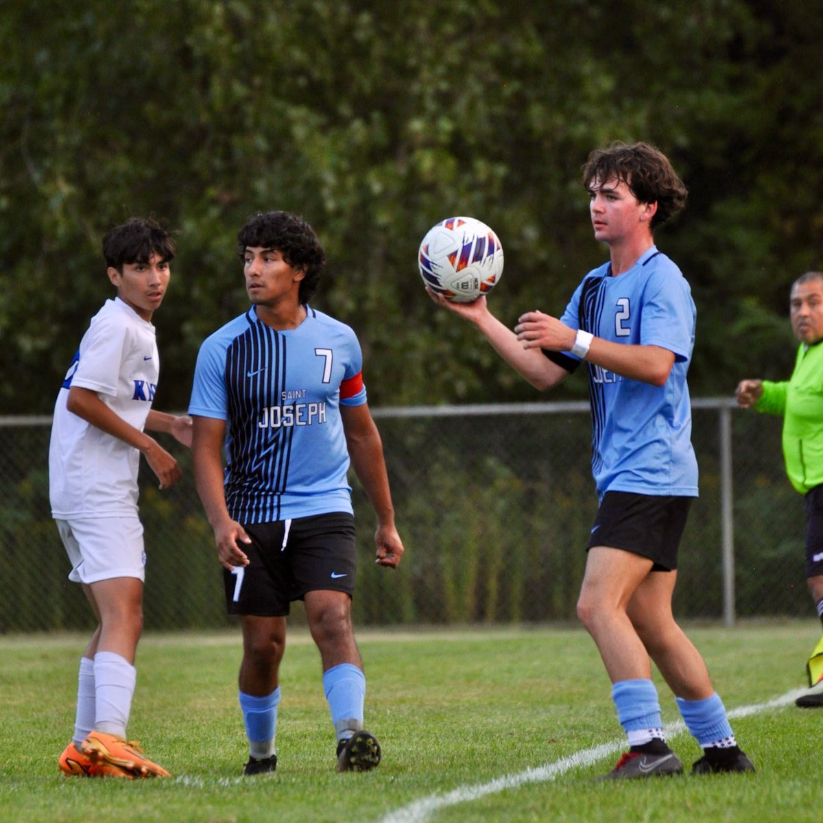 It’s Matchday! 
Huskies finally return home to North Athletics Complex to take on Crown Point. JV kicks off at 2pm, Varsity to follow. See you out on the pitch!
#GoSaintJoe
#DefendtheDen