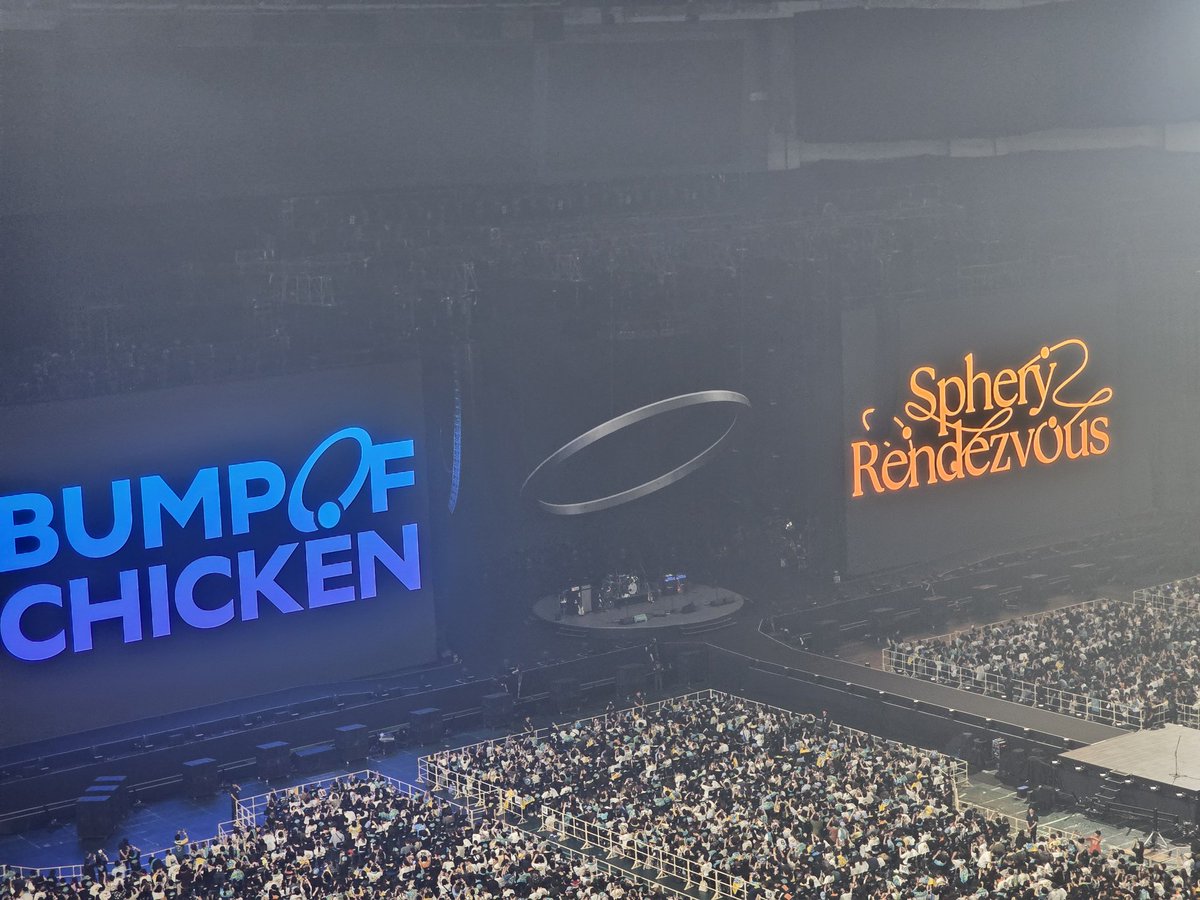 simusiclive's tweet photo. BUMP OF CHICKENのライブ、ここのところ疲弊してた心の薬になりました。

帰り際の「またくるよ。そのとき元気で…元気じゃなくていいよ」って藤君の言葉が刺さりまくって泣いた。
元気でもそうじゃなくても必ずまた聴きにいきます。
#SpheryRendezvous https://t.co/W0PO5TMfSf
