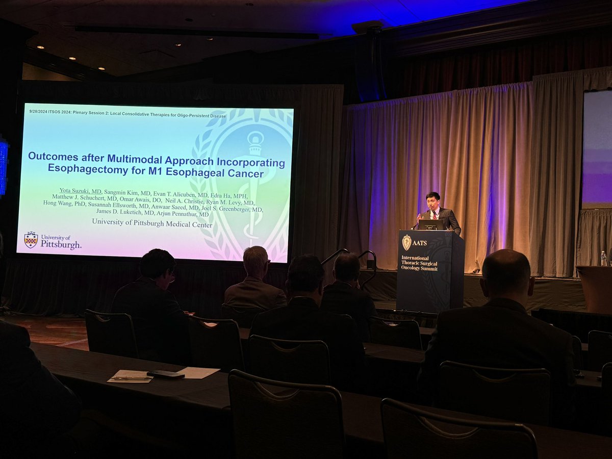 yosuzukimd's tweet photo. It was a great honor to present our data on this hot and controversial topic at plenary session AATS #ITSOS. I was thrilled to have a discussion with the giants in the field. Many thanks to the discussant, @LFerri123 . https://t.co/vJLdTal6Ka