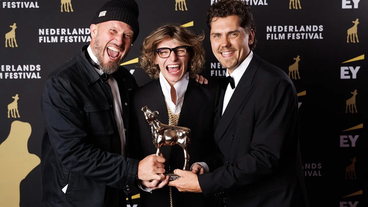 Teun Toebes (@teuntoebes) on Twitter photo Een hoopvolle boodschap over dementie wint het #GoudenKalf van het Publiek <a href="/Nedfilmfestival/">Nederlands Film Festival</a>! Wauw.
Wat een statement van de samenleving én prachtige bekroning op jaren van teamwork met Jonathan de Jong en Bastiaan Brand. 💚 #HumanForever Een hoopvolle boodschap over dementie wint het #GoudenKalf van het Publiek <a href="/Nedfilmfestival/">Nederlands Film Festival</a>! Wauw.
Wat een statement van de samenleving én prachtige bekroning op jaren van teamwork met Jonathan de Jong en Bastiaan Brand. 💚 #HumanForever