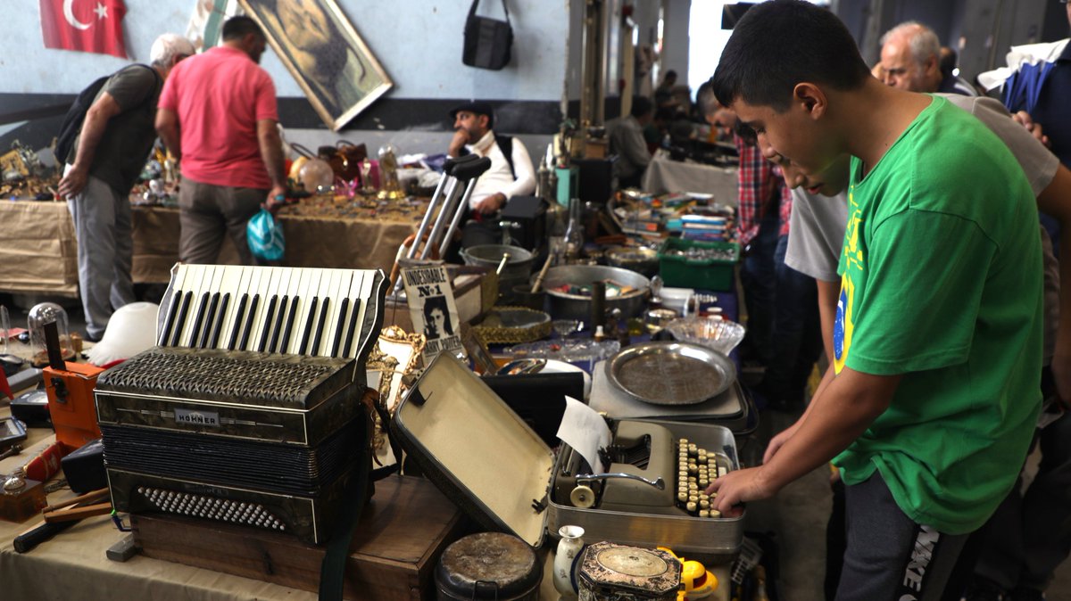 Nostalji dolu bir gün için Esenlerli komşularımız Avas Antika Pazarı’ndaydı! ✨