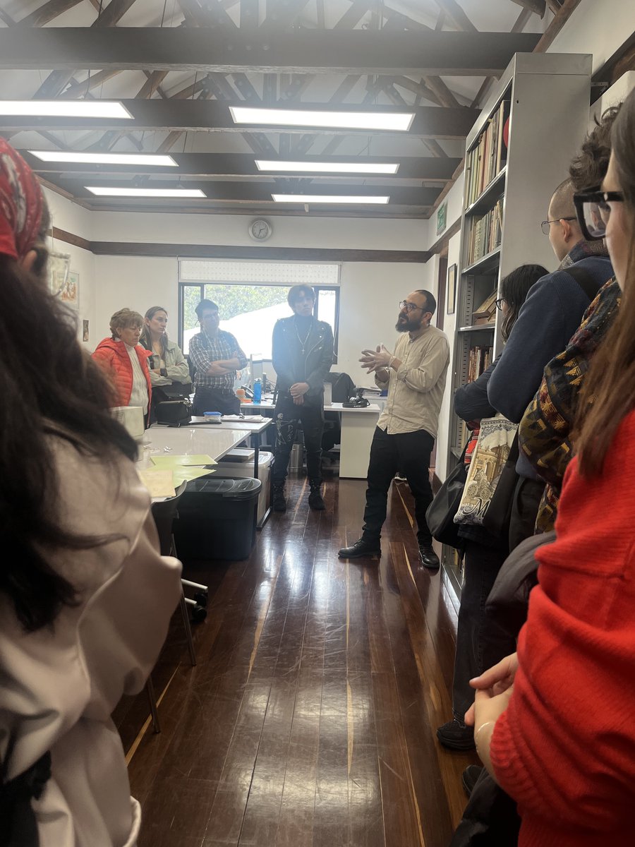 Encuentro Maestría #HumandiadesDigitales <a href="/ArtesUniandes/">Facultad de Artes y Humanidades | Uniandes</a> con egresados y estudiantes. Visita al BADAC con <a href="/cm4rt/">Camilo Martinez</a>, charla con <a href="/srsergior/">Sergio</a> sobre HD en Latam. Mostamos sitio web sobre el programa, proyectos destacados y profesores. Acá lo pueden ver: humanidadesdigitales.uniandes.edu.co