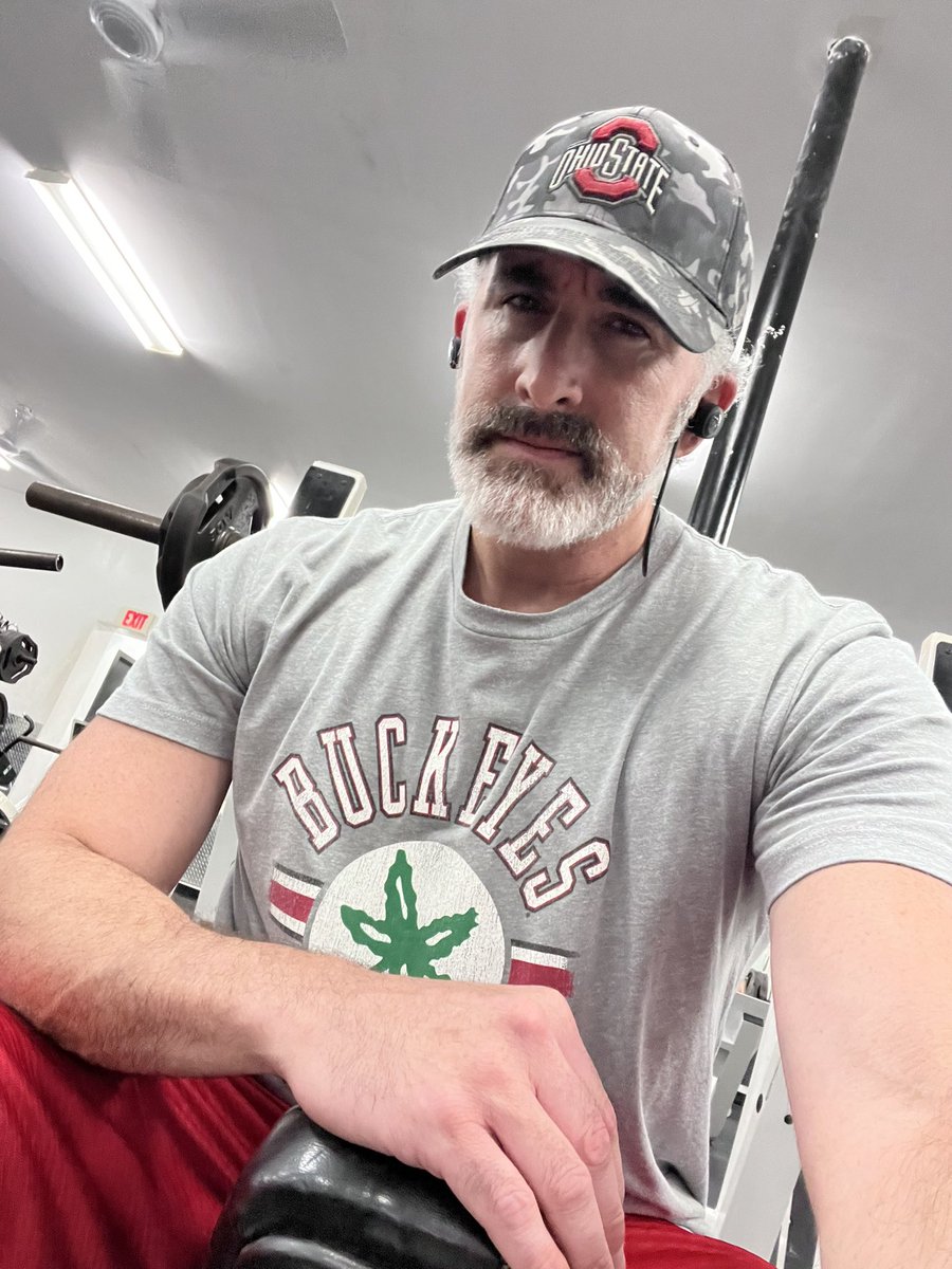 ChiefWahoo22's tweet photo. Liftin’ Plates on a Saturday Morning!
💪🏼🌰

#GYMdejos 
#pushingweight
#GoBuckeyes https://t.co/GAL9KR6iiu