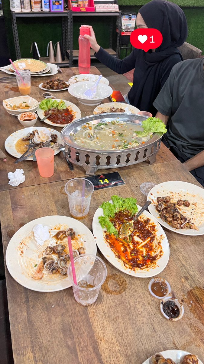 minaazaini's tweet photo. Ni review sakit hati sebab makanan tak sedap, harga pulak rasa macam bayar installment rumah https://t.co/nvYZQJeNfe