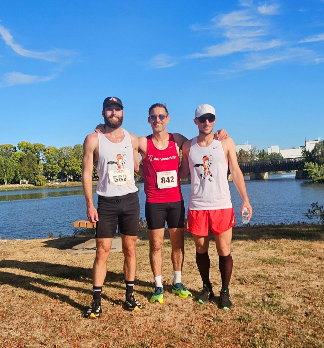 RUNWARTBURG's tweet image. Two winners and a not winner. Must have been the red. #WXC #postrunningrunning #bestdamrun