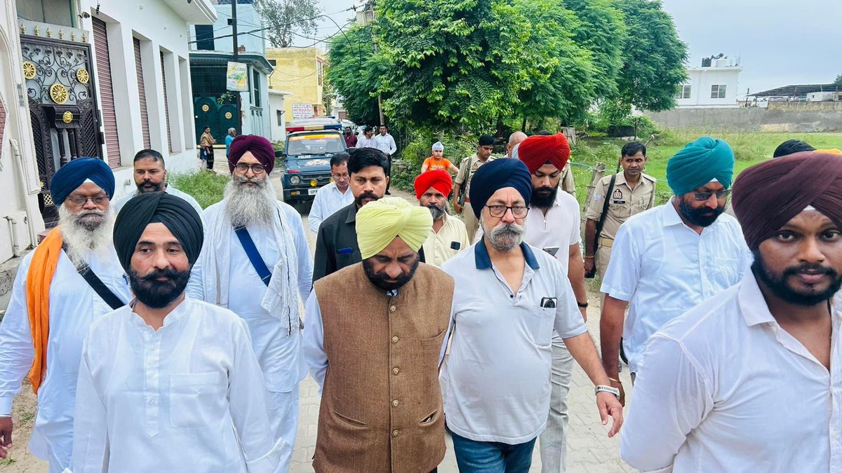 BaldevAulakh's tweet photo. आज श्री गुरु रामदास जी गुरुद्वारा अलीगढ़ में माथा टेका।इस दौरान अलीगढ़ की सिख संगत मौजूद रही।
#sikhwithmodi #sikhwithyogi #sikhwithbjp
@narendramodi @AmitShah @JPNadda @myogiadityanath @Bhupendraupbjp @BJP4India @BJP4UP https://t.co/F6ftqBkreB