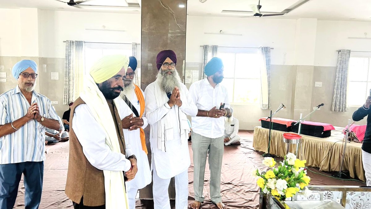 BaldevAulakh's tweet photo. आज श्री गुरु रामदास जी गुरुद्वारा अलीगढ़ में माथा टेका।इस दौरान अलीगढ़ की सिख संगत मौजूद रही।
#sikhwithmodi #sikhwithyogi #sikhwithbjp
@narendramodi @AmitShah @JPNadda @myogiadityanath @Bhupendraupbjp @BJP4India @BJP4UP https://t.co/F6ftqBkreB