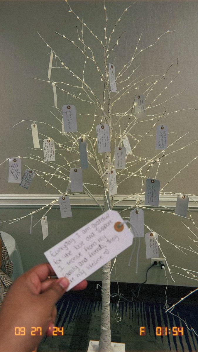 Amota000's tweet photo. Day 1 @ACOGD2 was phenomenal. Making new friends and reconnecting with old ones while learning about AI, mental health  in Black birthing persons, Menopause, and more! Even got to add what I was thankful for on the gratitude tree. #D2ADM https://t.co/hbEhxYJOWc