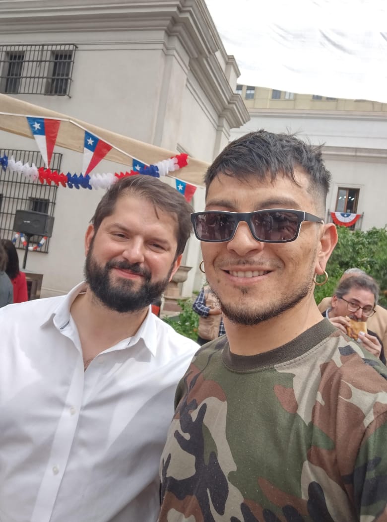 JhonZav65089288's tweet photo. Con tremenda pena vengo a hacer una denuncia publica contra el gobierno de actual Presidente de la Republica @GabrielBoric  por pasar a llevar a la gran mayoría de funcionarios en Palacio de la Moneda. Hoy murió un colega ahí por exceso de trabajo, dejo contexto abajo... https://t.co/X37U9kaLbA