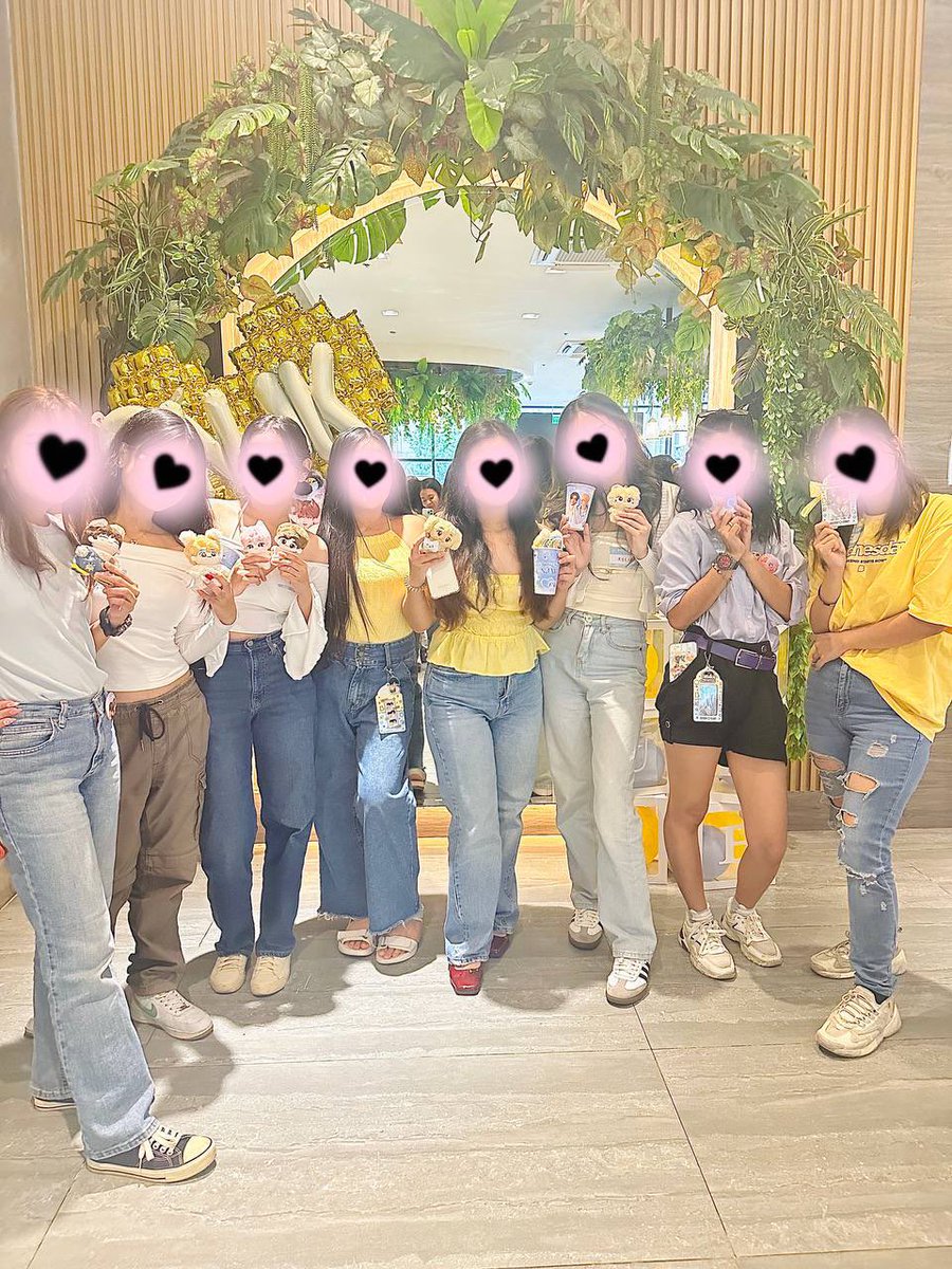 Hypen_Up7's tweet photo. The sweetest friends I met sa CSE🤍 Thanks for the chikas and fun moments~
Hope to see you guys in future ganaps and CSEs
@loevlhs @msjjong @150211jake + fellow engenes pa
#SweetSpringSnowWithSunjake 👑💙 https://t.co/SWFah0HywH
