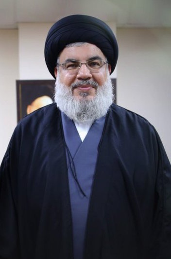 حسن ومنذا كريم النفس مثل حسن
له النبيون والأملاك إخوان
فإن يمت فأكف الأنبياء له
نعش وأجنحة الأملاك أكفان