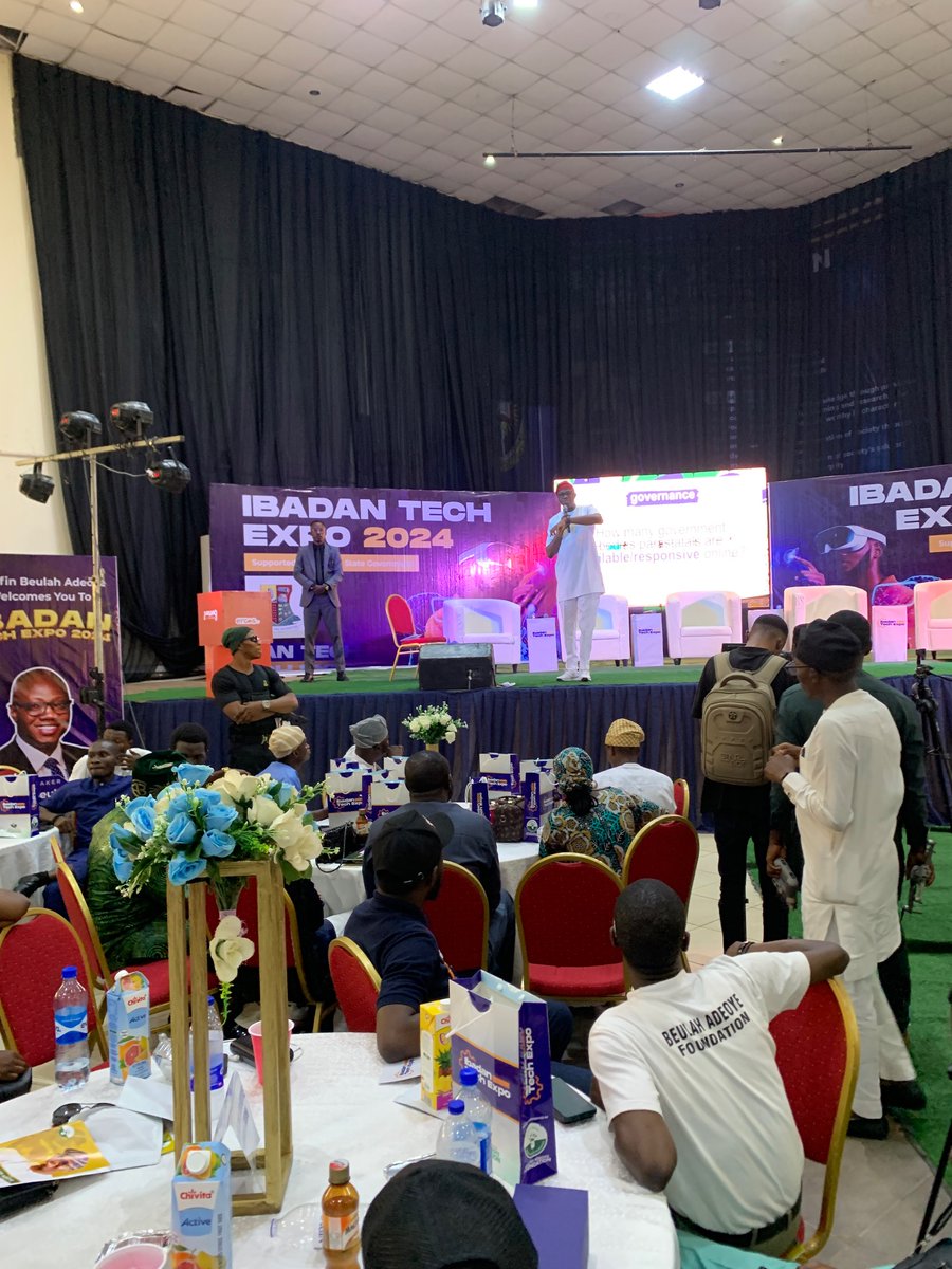 NavigatingWeb3_'s tweet photo. Intern couldn’t go to Singapore, but intern is actively at the @IbadanTechExpo.

Spot intern for a smol gift 😄😄 https://t.co/fMqE24PeoP